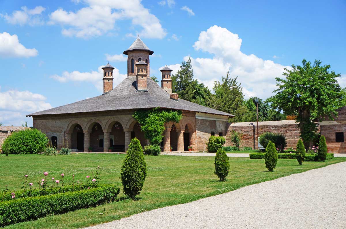 Full-Day Bucharest Tour Mogosoaia Palace and Snagov Monastery
