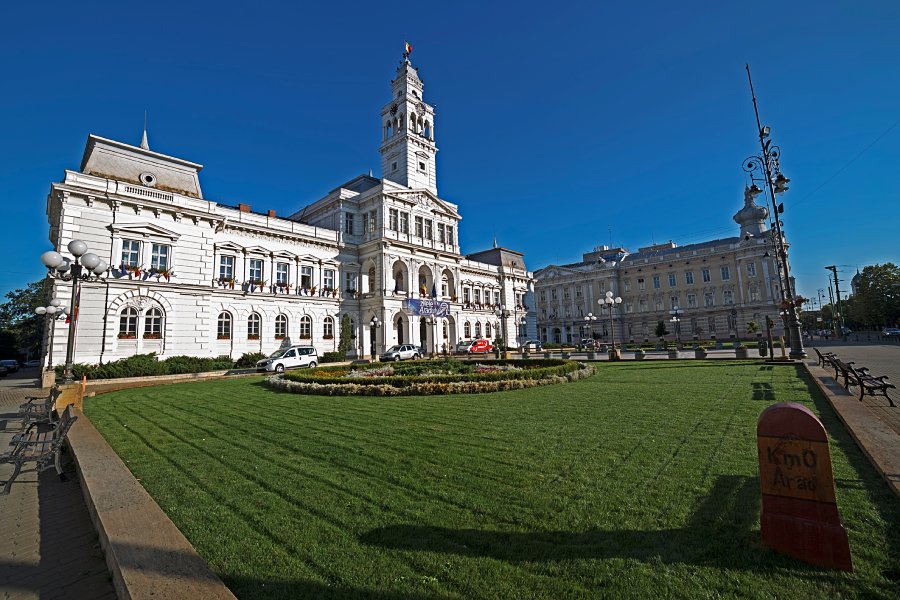 The Administrative Palace from Arad picture in a sunny day, with grass around