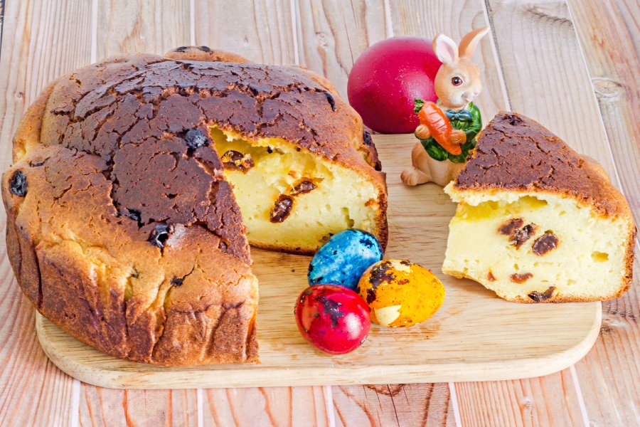 Pasca is a Easter sweet bread made with cheese